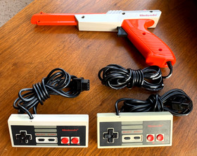 Nintendo Entertainment System NES Action Set with Mario / Duck Hunt & Light Gun