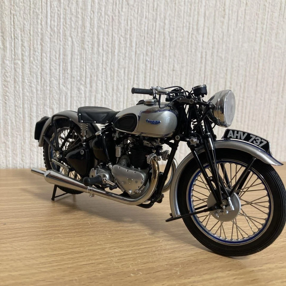 1/12 Minichamps Triumph Tiger 100 Motorcycle Model Diecast Replica Collectible - Image 2 of 4