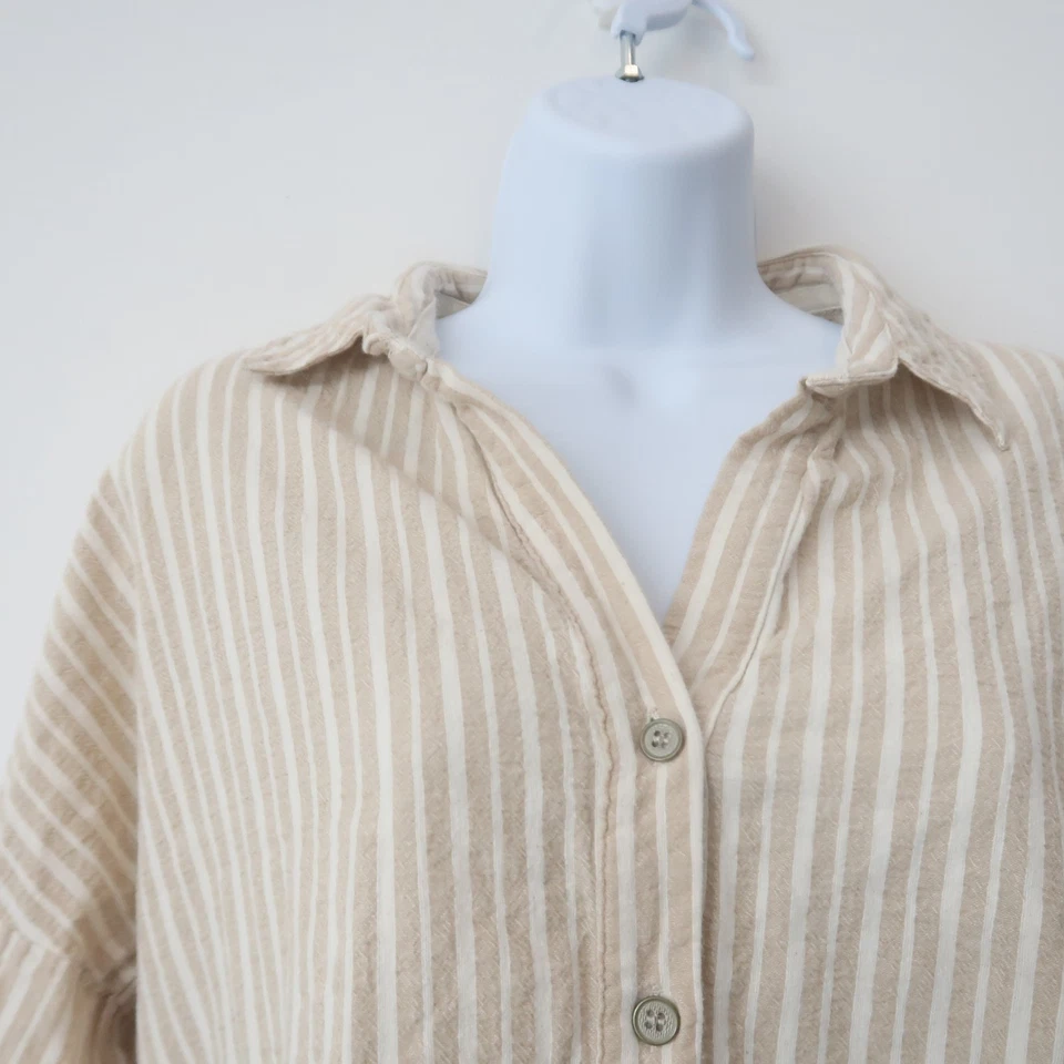 Camisa By Together para mujer mezcla de lino pequeña beige a rayas abotonadas Lagenlook Foto 2 de 4