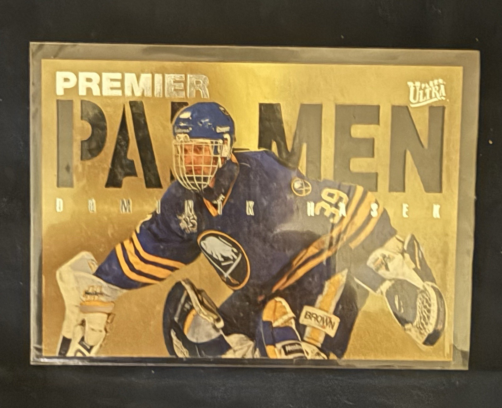1995-96 Fleer Ultra Premier Pad Men Dominik Hasek Diecut Ungraded, Looks Mint