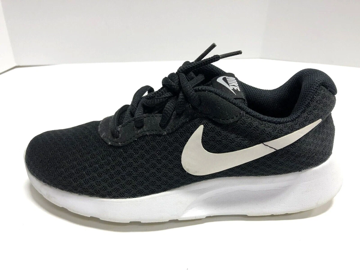 Girls black and store white nike shoes