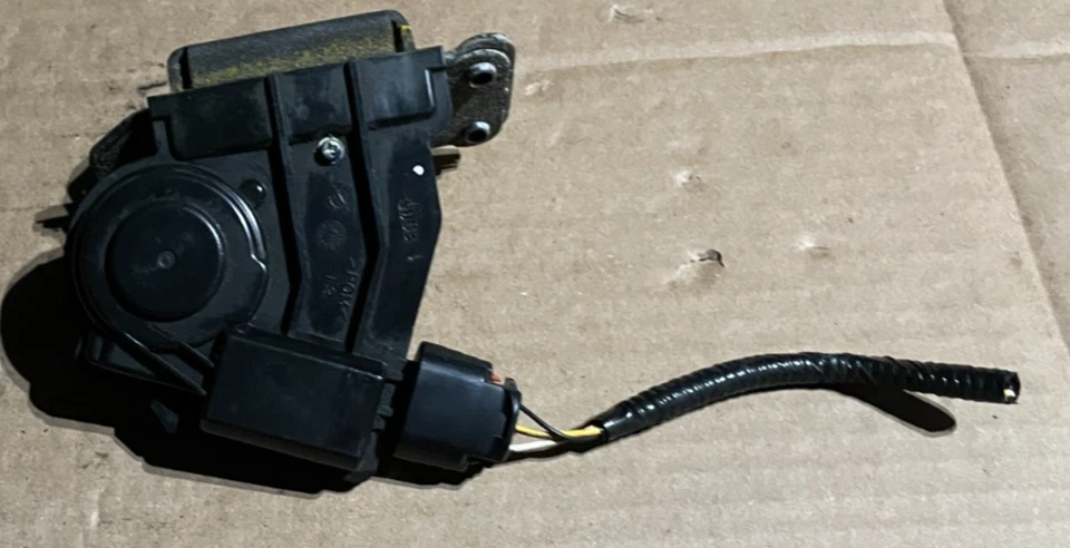 Toyota Prius V 2012-2017 OEM maletero cierre tapa actuador 69350-28150 4070 Foto 2 de 4