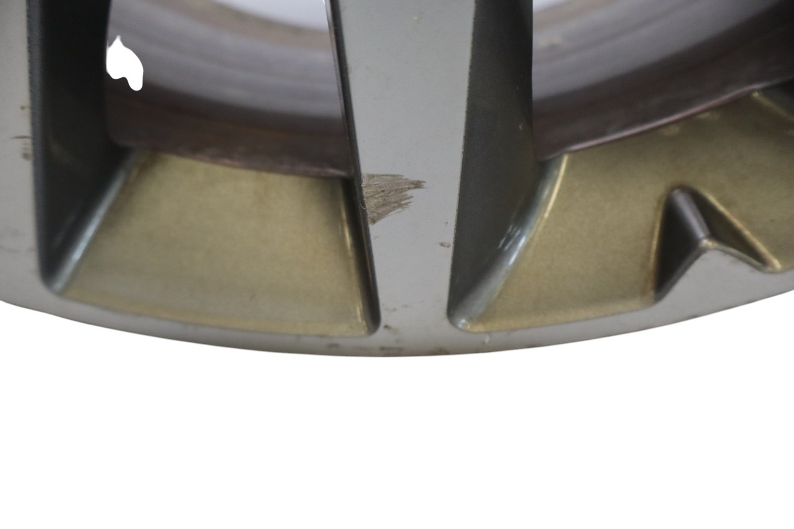 Maserati Ghibli 2014-2024 Front Wheel P/N 670011872