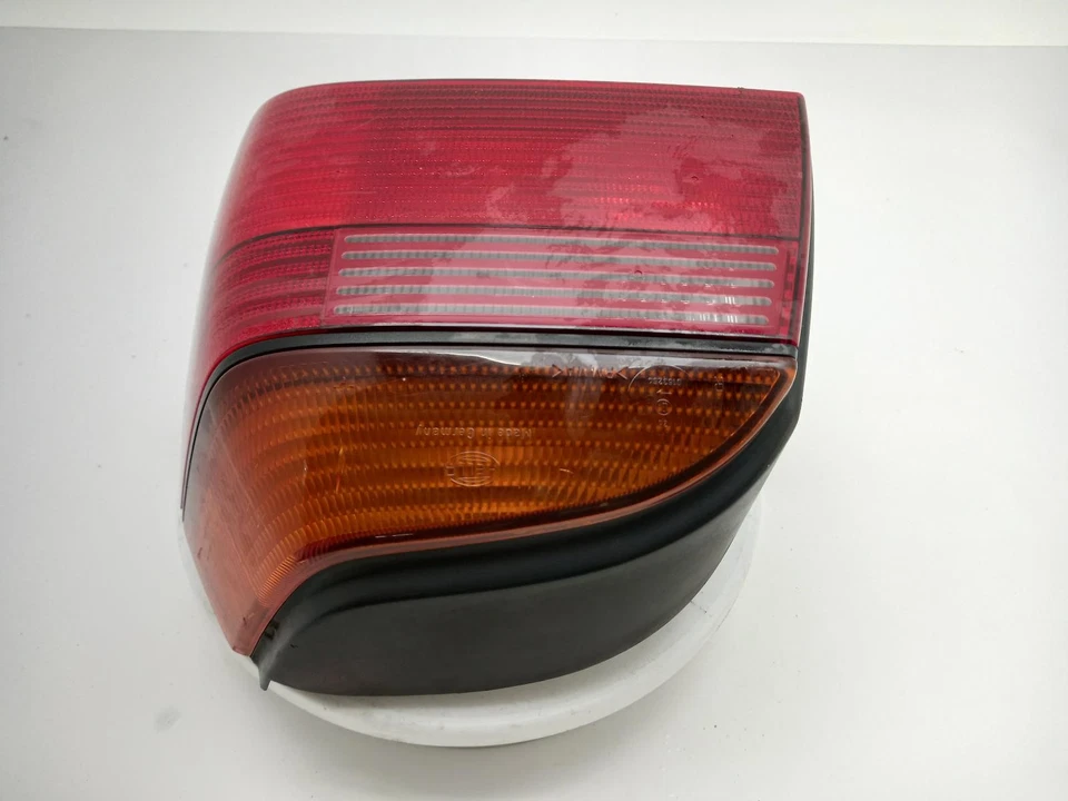 Luz trasera VOLKSWAGEN GOLF O/S 1992-1998 5 puertas hatchback derecha Foto 3 de 4