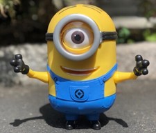Despicable Me Minion Deluxe Talking Stuart Figure Free Moving Eyes  Arms