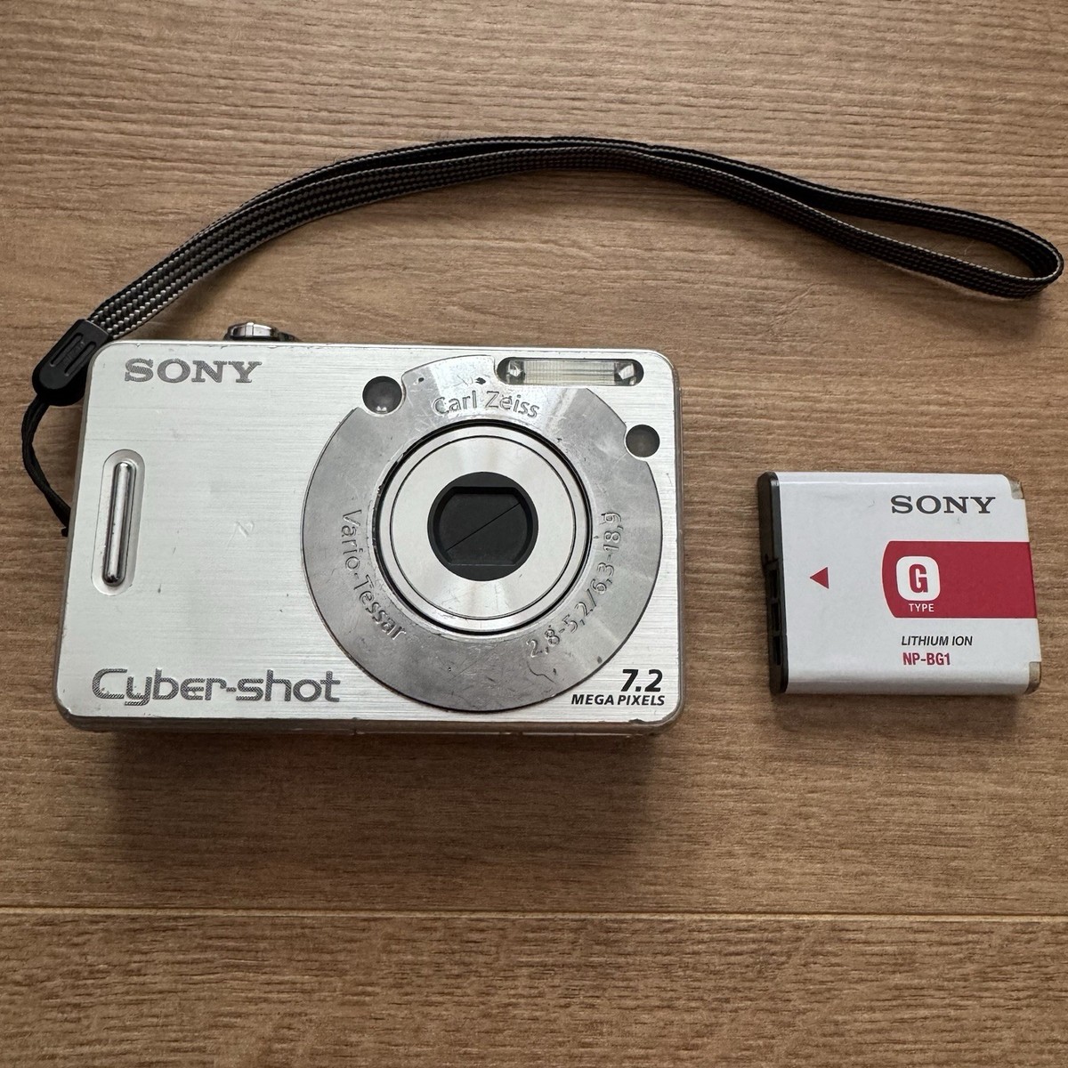 Sony Cybershot DSCW70 7.2MP Digital Camera 3x Optical Zoom TESTED
