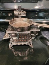 Vintage Queen Mini Cast Iron Metal Stove Oven Salesmam Sample Includes Pan