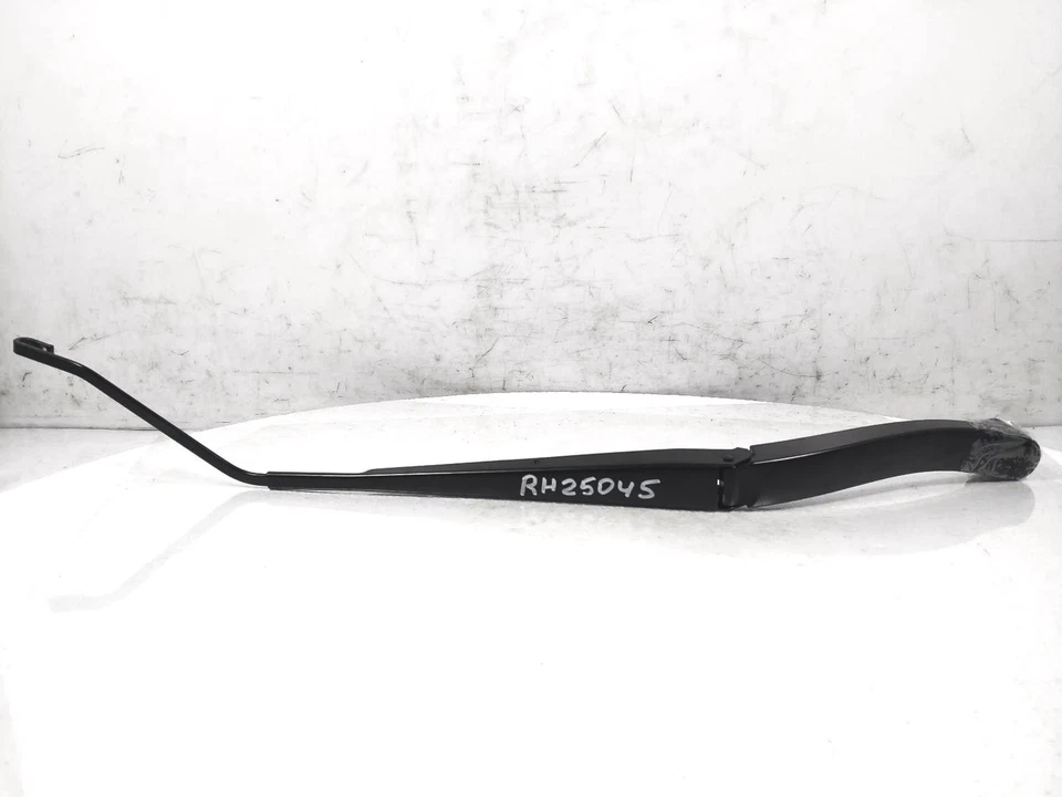 2018-2024 Chevrolet Equinox Right Passenger Windshield Wiper Arm 84154717 - Image 3 of 4