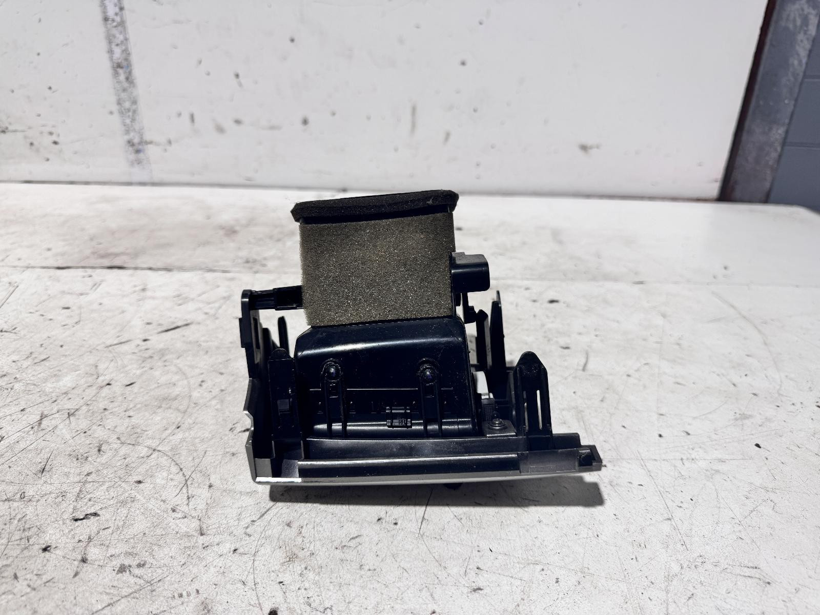 Lexus CT200H Right Dash Vent ZWA10 03/2011-10/2022 - thumbnail 4