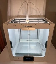 Ultimaker S5 3D printer w/ 5 printcores, 2 Sunlu Filament Dryer and filament