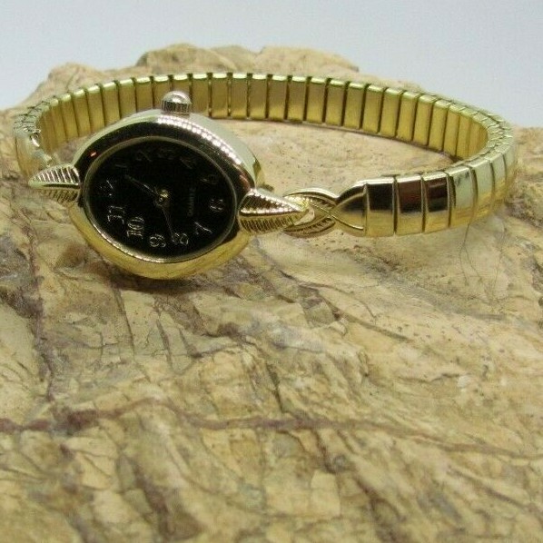 Womens Geneva Quartz Model 2383 Watch Elegant Gold Tone Stretch Band New battery