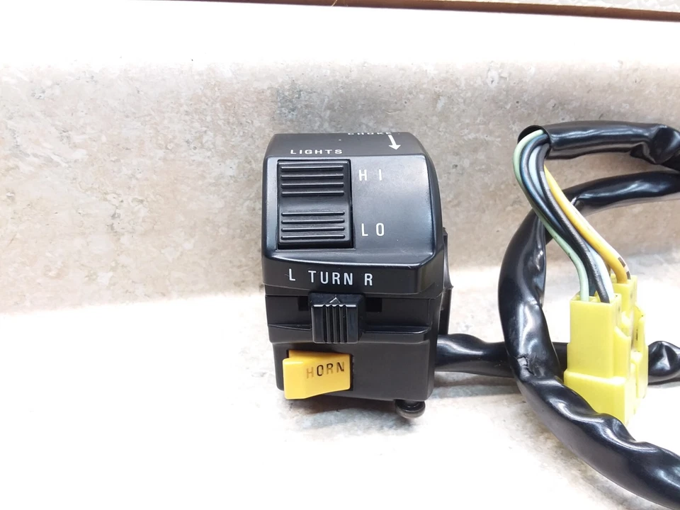 Interruptor de control del manillar izquierdo Suzuki GSXR 1100 1995 GSXR1100-W PA AP-304 Foto 2 de 4