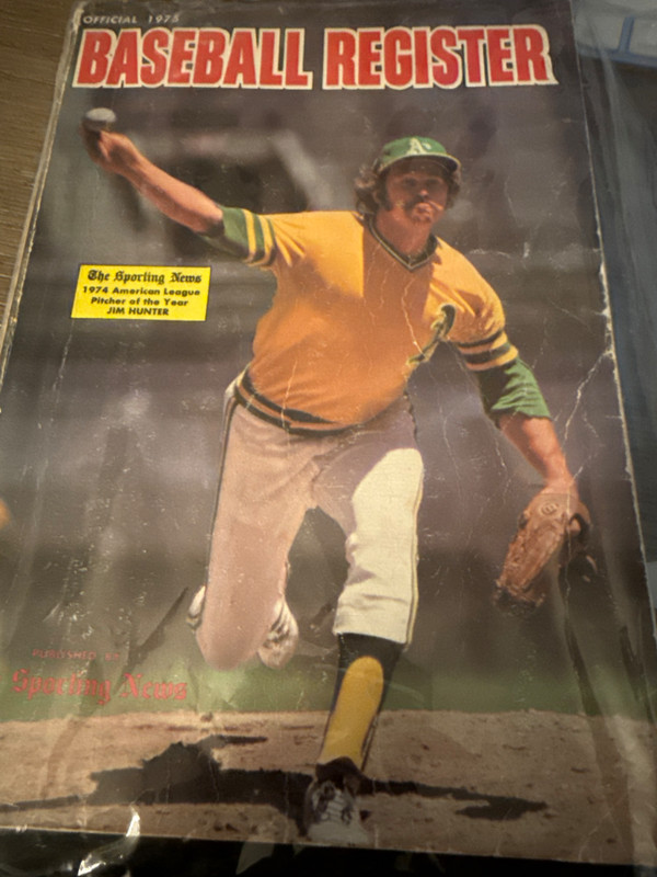1975 Official Baseball Register published by the Sporting News Jim Catfish Hunt