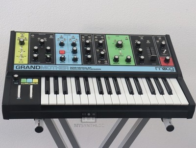 Moog Grandmother - 32 Tasten Synthesizer + OVP + 2 Jahre Gewährleistung
