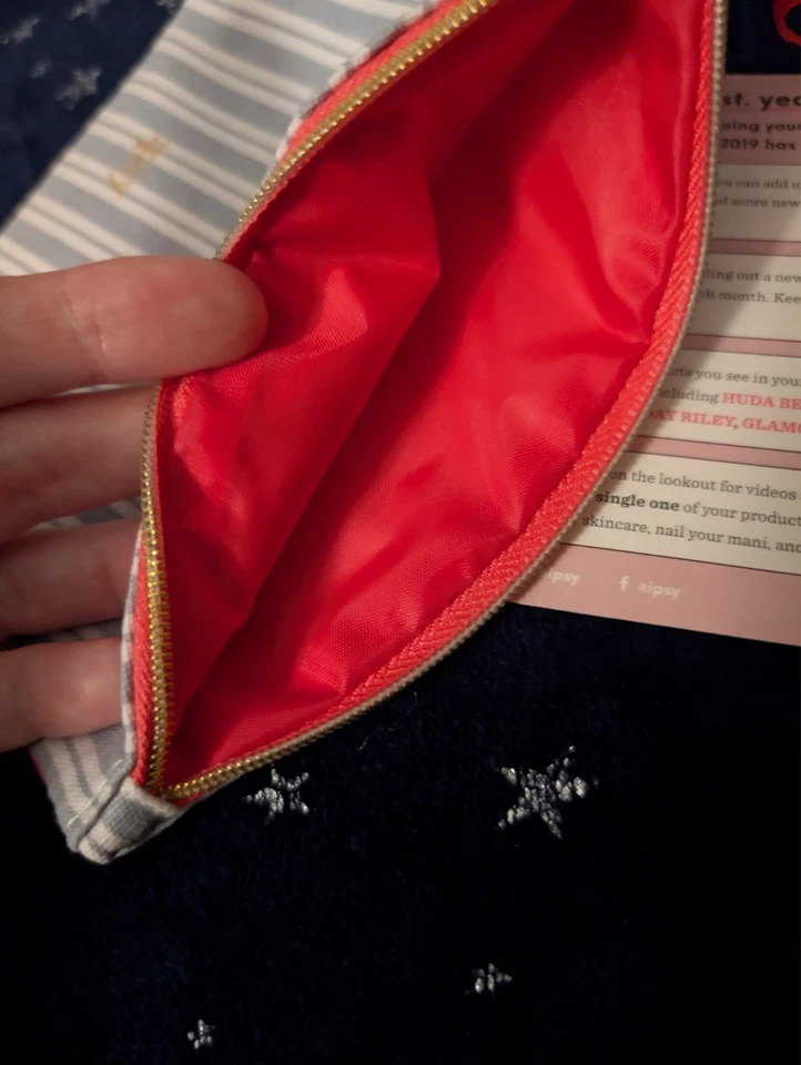 IPSY Glam Jan. 2019 White Blue Stripe Preppy School Travel Cosmetic Makeup Bag - Image 4 of 4