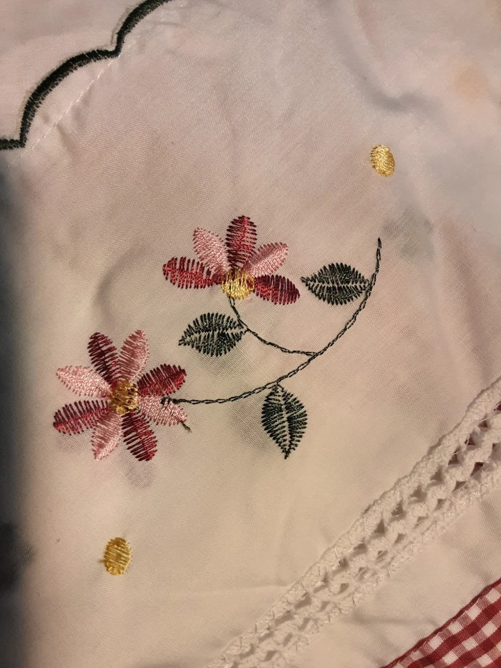 60"x38" Swag Pair. Curtains Of Character By United. White/Red Gingham. Flowers - Изображение 4 из 4