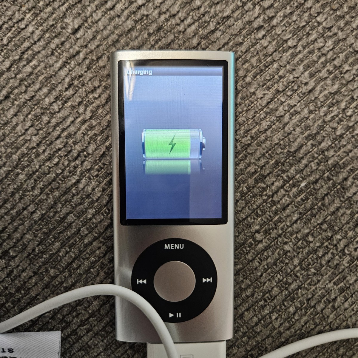 Apple iPod Nano 5th Generation Silver (16 GB) With Original