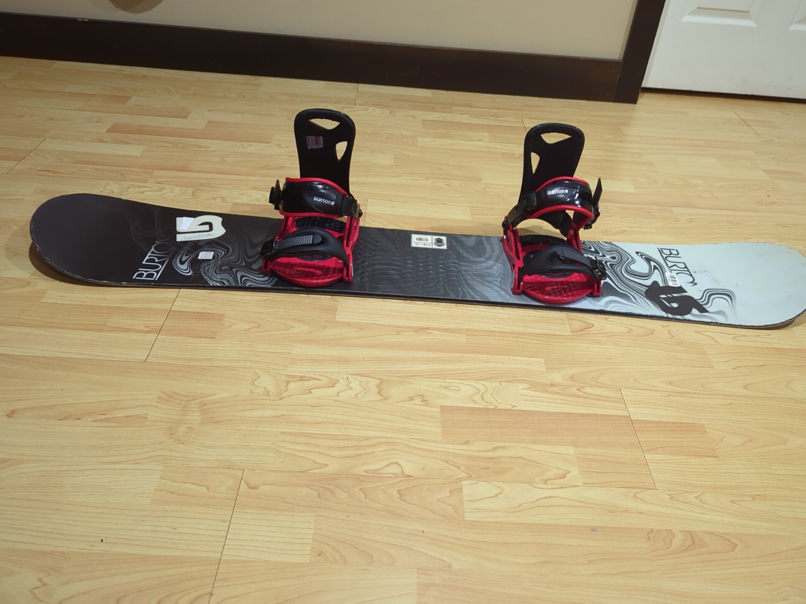 Burton LTR (Learn To Ride) 148 cm snowboard with Burton bindings M fit 8-10.