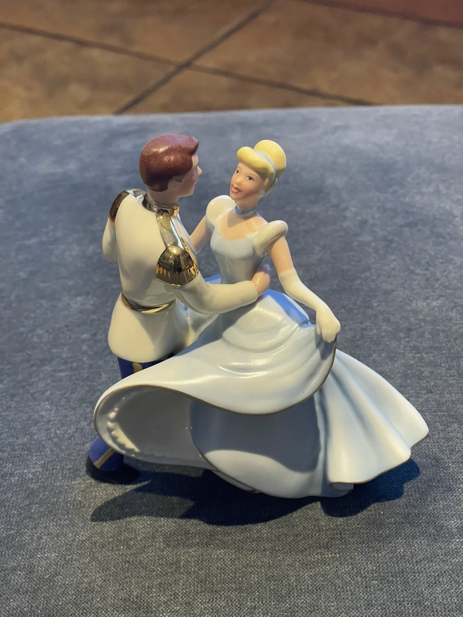 Lenox Disney Cinderella & Prince Charming Figurine Wedding Cake