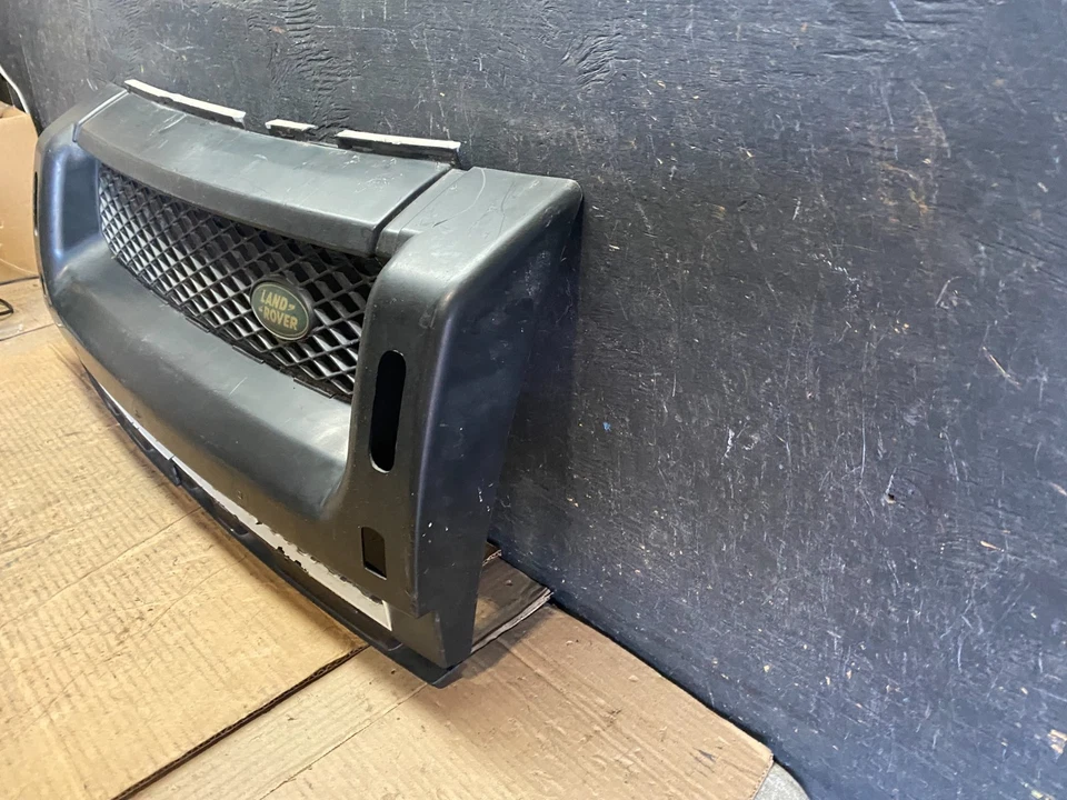 2004 2005 2006 Land Rover Freelander 1 Front Bumper Grille Grill Q8564 DG - Image 2 of 4