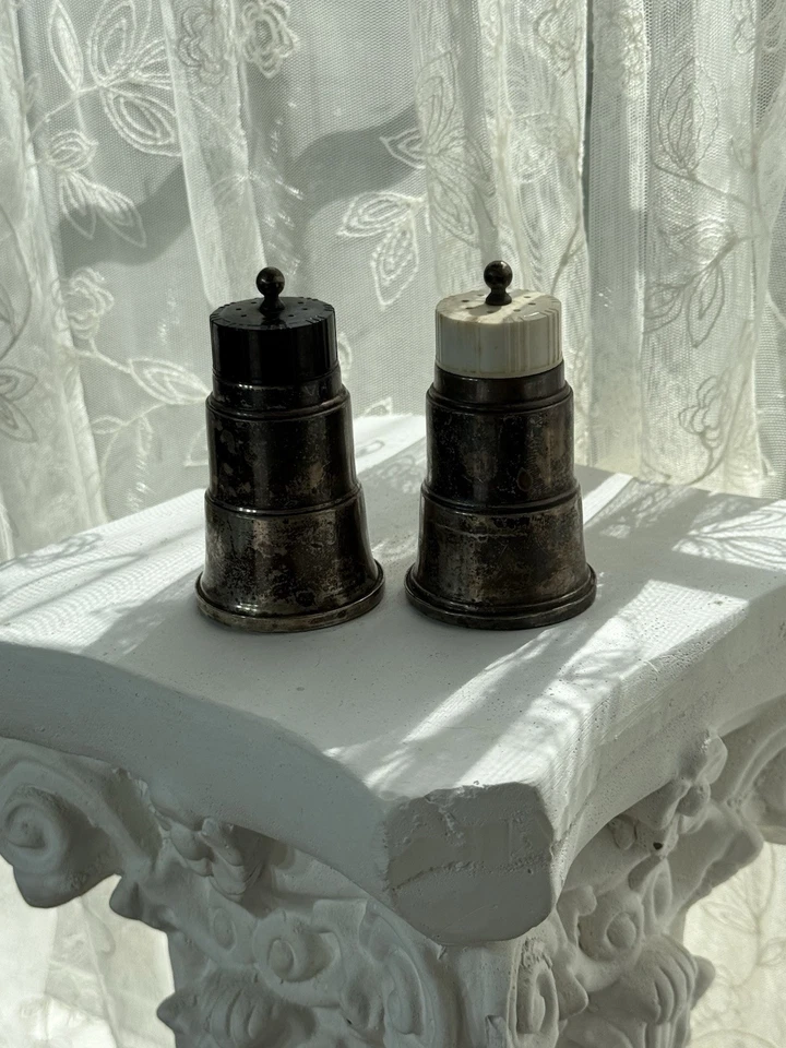 Salero y pimentero antiguo Art Deco de plata de ley y vidrio Frank M Whiting Foto 2 de 4