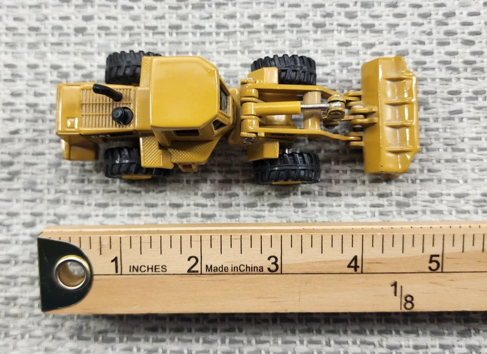 1990's Norscot CAT Caterpillar 950F Wheel Loader 1:64 Scale Diecast - Image 3 of 4