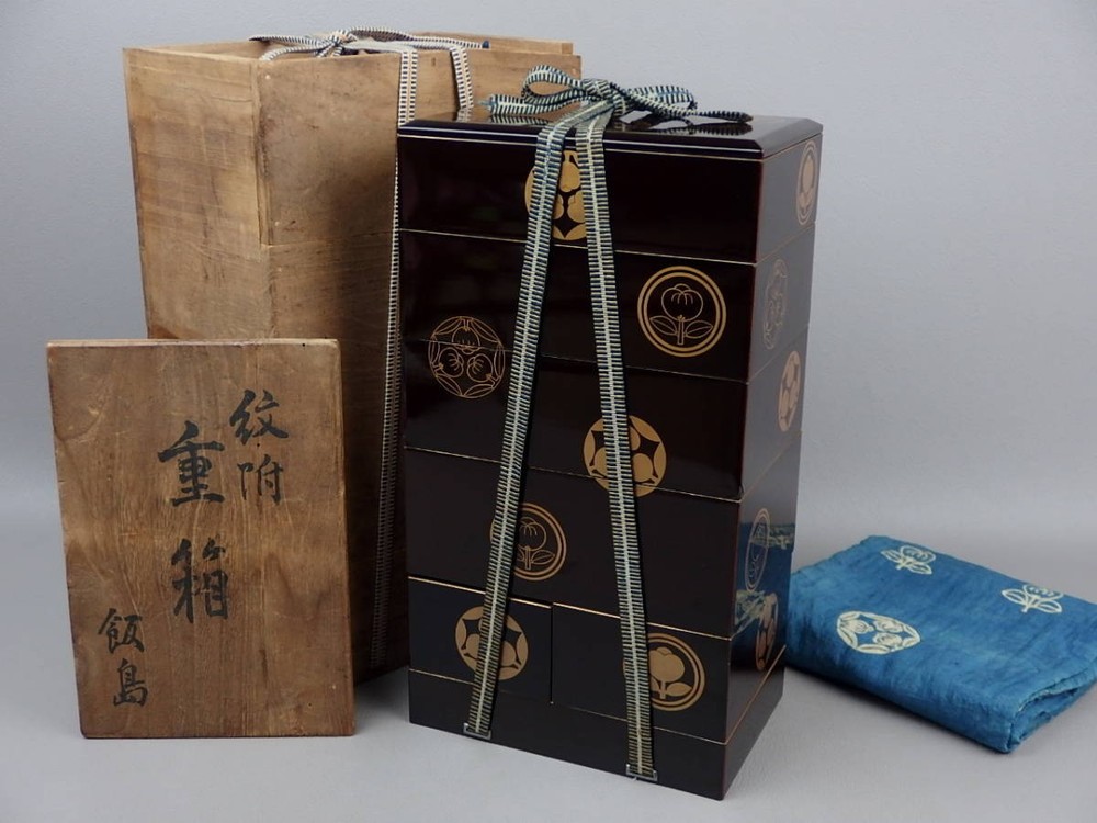Jubako Bento Box Japanese [Antiques utensils] Old wooden lacquer Sakon makie cre