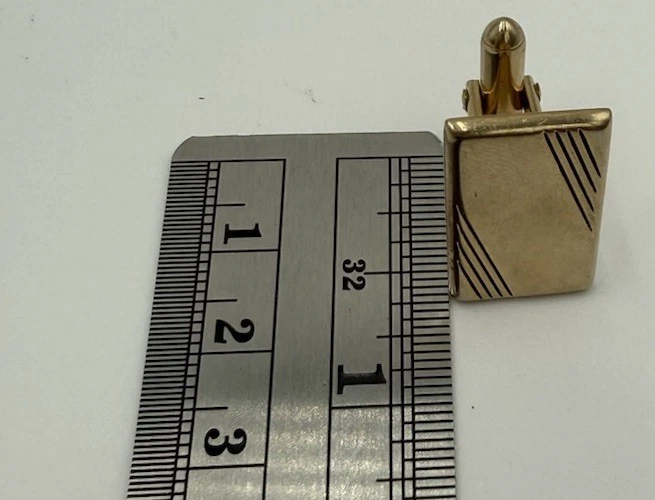 Gemelos rectangulares Swank tono dorado de colección con detalle de rayas minimalistas años 50’s Foto 4 de 4