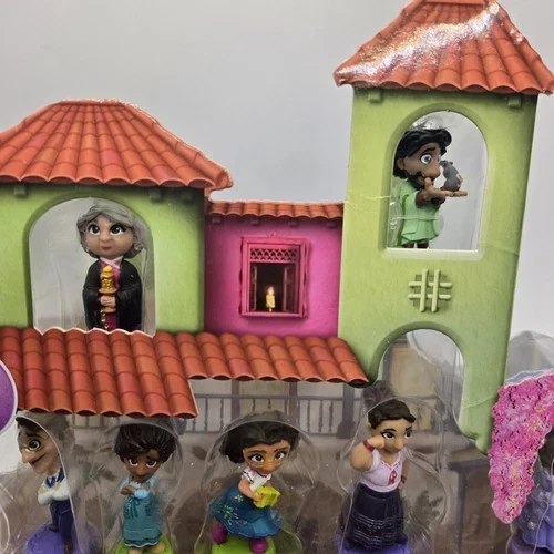 Conjunto de 12 figuras de juguete de personaje de Mi Familia exclusivo de la película Encanto de Disney Foto 4 de 4