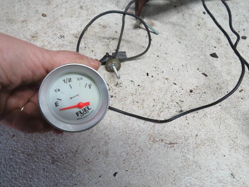 MEDIDOR DE COMBUSTIBLE EQUUS CON CABLES Foto 2 de 4