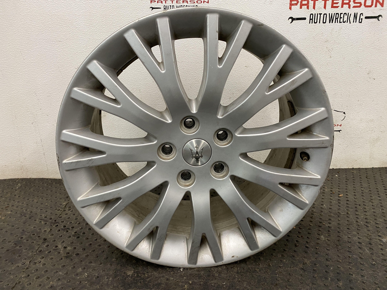2006 MASERATI QUATTROPORT FRONT SILVER ALUMINUM WHEEL RIM 18X8.5