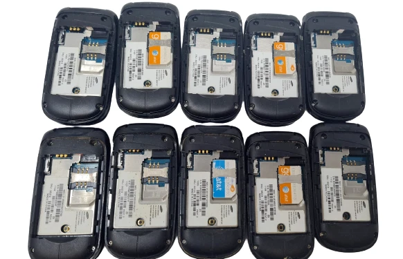 Lote de 10 teléfonos Samsung SGH-A107 abatibles plateados GSM desbloqueados al por mayor usados como están Foto 4 de 4