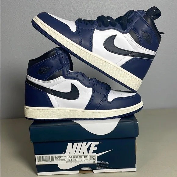 Nike Air Jordan 1 Retro High OG Youth 5.5 FD1437-401  display picture 1