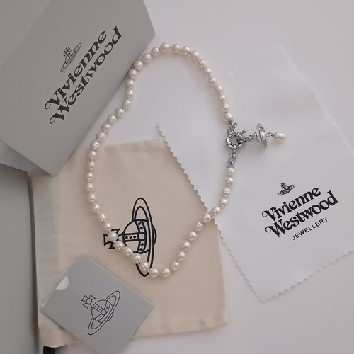 Vivienne Westwood- Collier ras de cou en plaqué argent avec des perles baroques. - Imagen 2 de 7