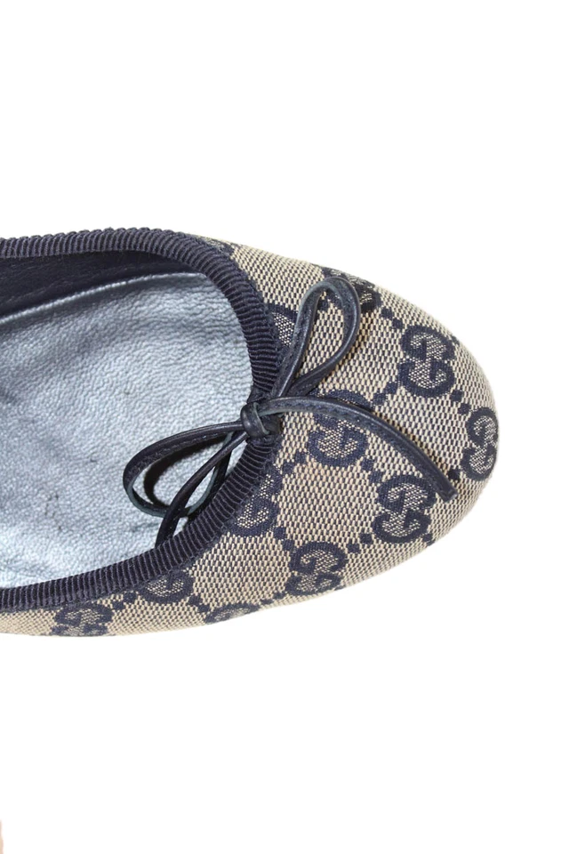 Zapatos planos de ballet Gucci para mujer de lona GG con monograma azul marino talla 6 Foto 3 de 4