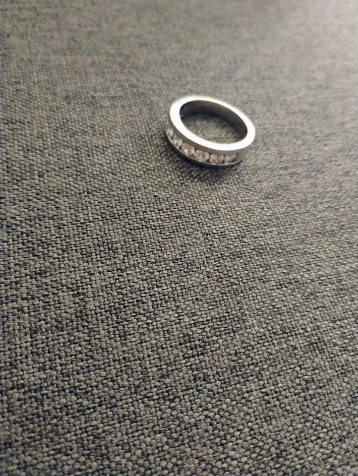 Anillo de diamantes de 2 quilates y 7 filas para hombre usado pero en buen estado Foto 3 de 4