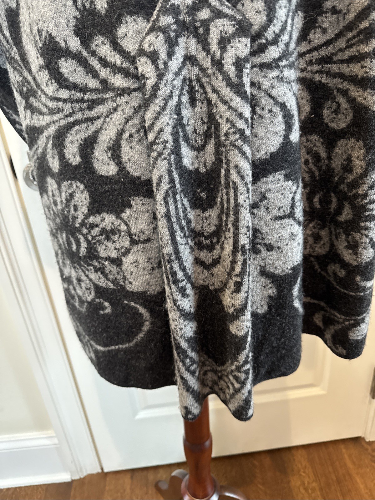 PERUVIAN CONNECTION Medium/Large Gray Floral Open… - image 6