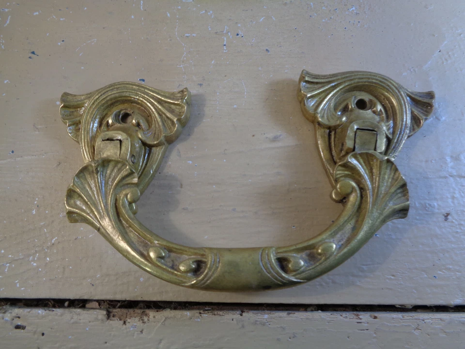2 ANCIENNES POIGNEES BRONZE articulées ART NOUVEAU XIXe tiroir MEUBLE BUFFET - Photo 2/4