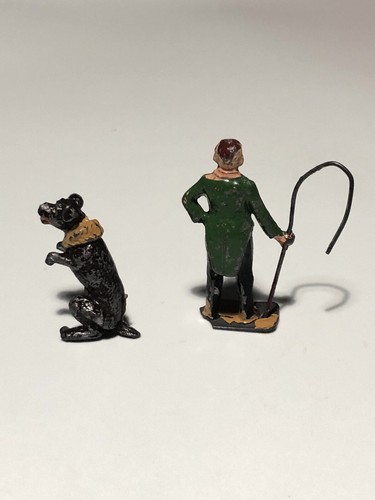 Charbens Performing Dog & Ring Master - Picture 2 of 2