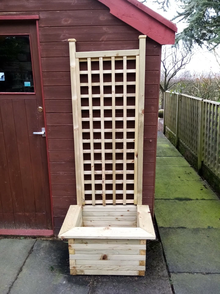 The Broadway Rustic Block Tanalised Wood Garden Patio Planter with Trellis Panel - Image 3 of 4