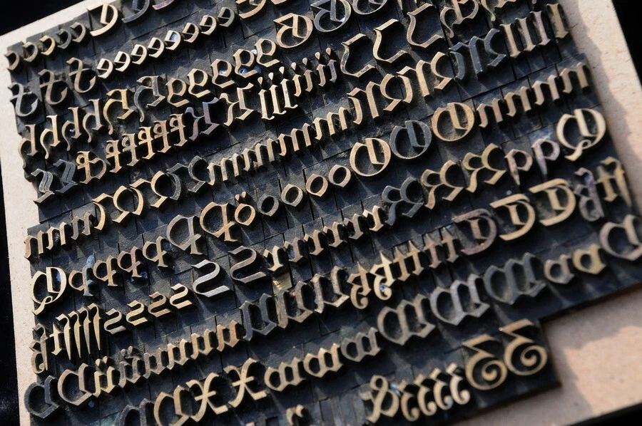 Prägeschrift 14 mm Messingschrift Buchbinder Messing Prägen Vergolden Fraktur ~~