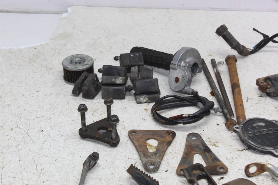 Lote de piezas y herrajes Suzuki DR500 1981 Foto 2 de 4