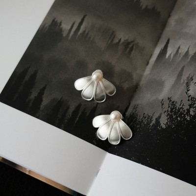 925 Pure Sterling Silver Brushed Petal Pearl Earrings High-End & Light Luxury