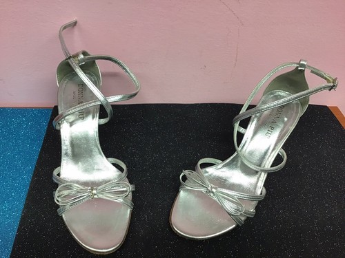 SALDI 🍀🍀DONNA PIU SANDALI IN PELLE ARGENTO N 37🌷🌷🦋🦋🦩🦩🍄🍄 | eBay