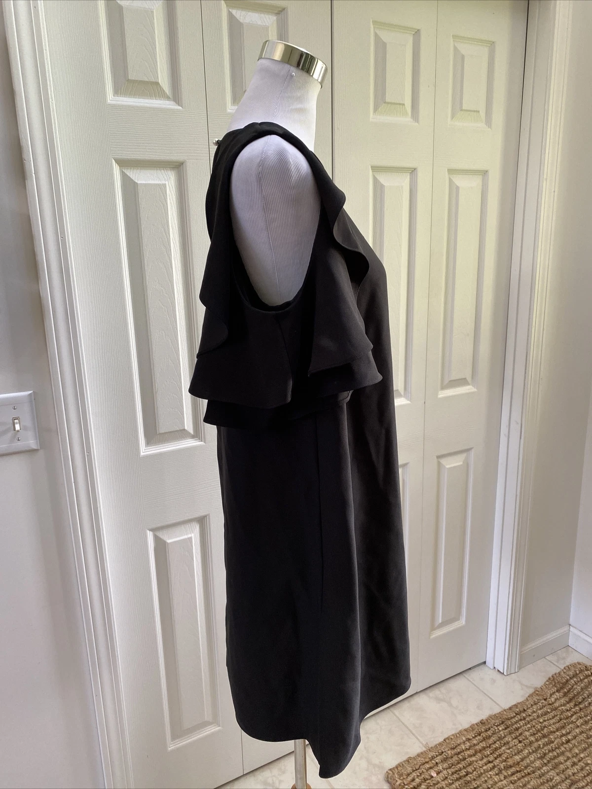 Abito Kate Spade nero spalle fredde con volant buco della serratura dietro crepe cambio M come nuovo!