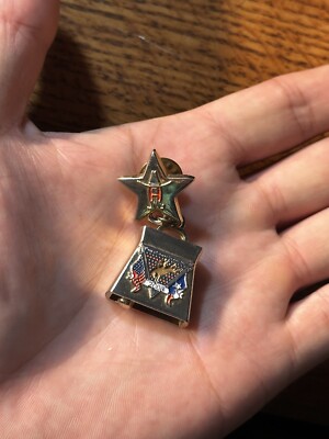 2008 Houston Livestock Show & Rodeo Bronco ''Cowbell'' Pin Badge Brand New