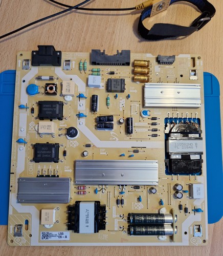 Netzteil BN44-01110C L55E6_AHS aus Samsung 55" Crystal UHD 4K TV GU55AU8079UXZG