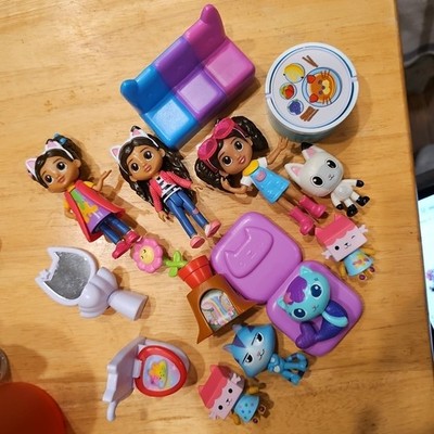 Gabby's Dollhouse Figures with Some Furniture Lot Of 14 Pieces. B