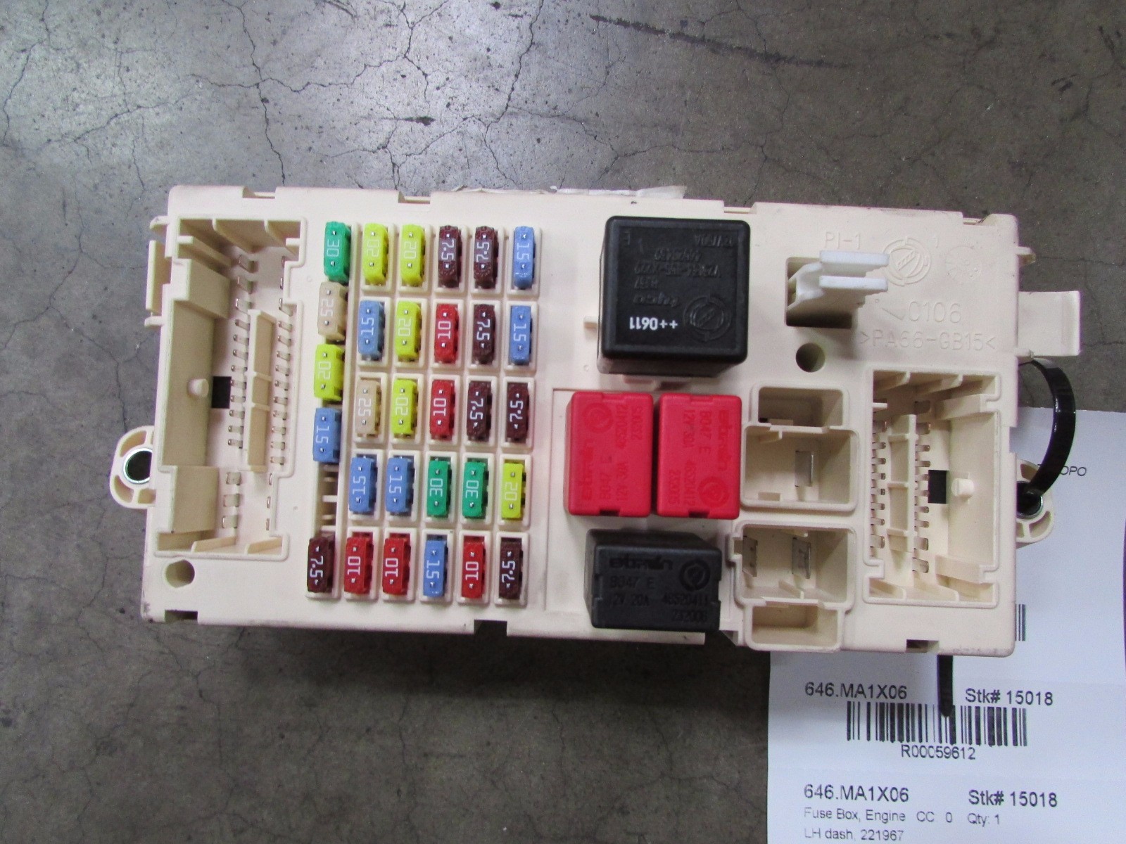 Maserati Quattroporte, LH, Dash Fuse Box, Used, P/N 221967