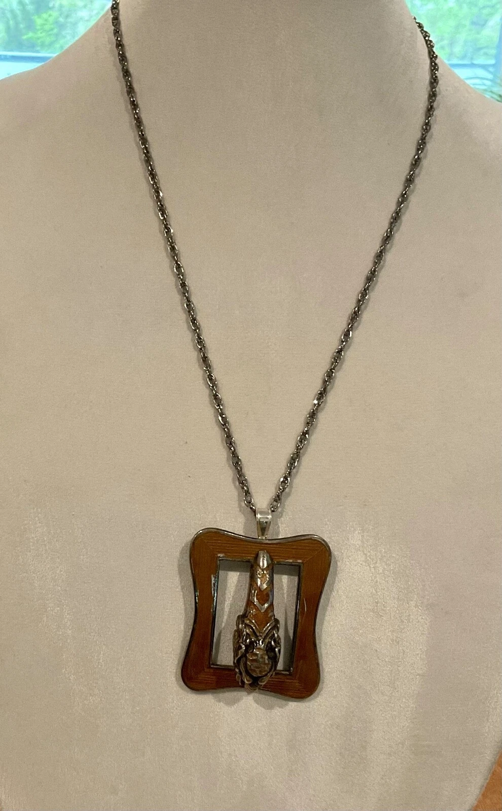 RARE COLLIER PENDENTIF CEINTURE DE TIGRE EN ÉMAIL ARGENT STERLING GUCCI ANNÉES 1960